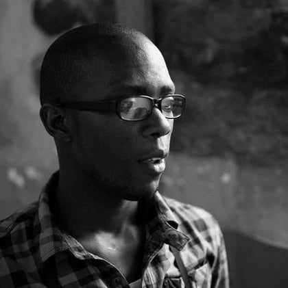 Das Foto zeigt den in Uganda geborenen Künstler Benon Lutaaya