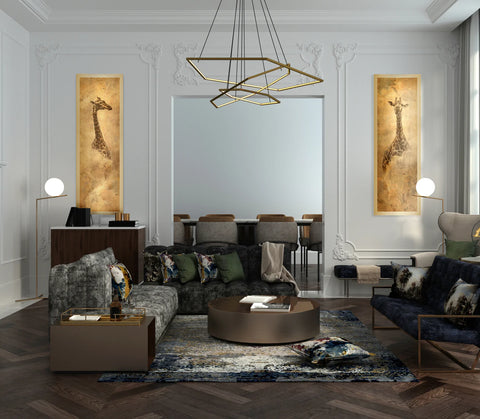 Ein Wohnzimmer, Modern eingerichtet, an dessen Wände das  zweiteilige Kunstwerk The Overseers hängt.