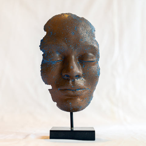 "Brown Small Muse" - Steinskulptur