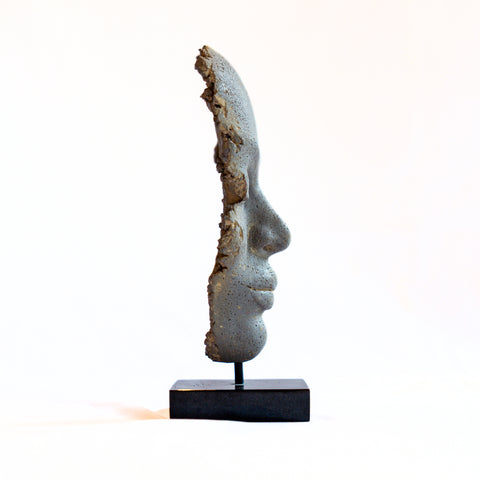 "Light Medium Muse" - Steinskulptur