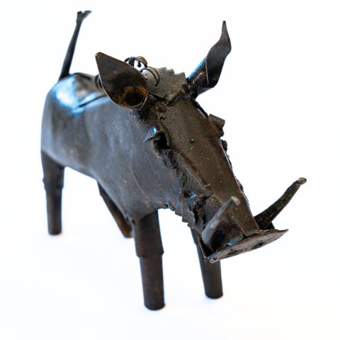 "Iqhude Iomhlaba" - Metallskulptur Warzenschwein, klein, schwarz